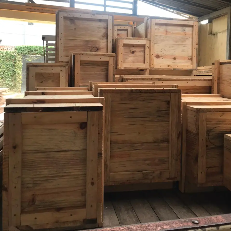 Caixas de madeira de diferentes dimensões produzidas pela Casa Nova